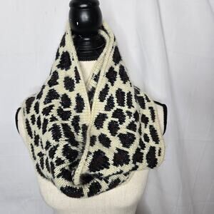 Betsey Johnson Leopard Print Infinity Scarf Chunky Knit Animal Print Cream Brown